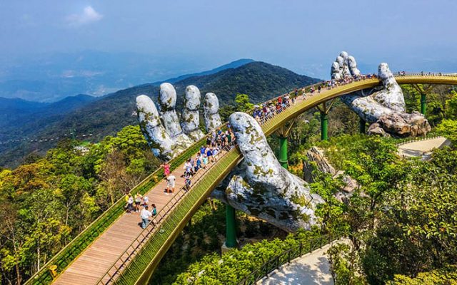 Khu du lịch Bà Nà Hills thu hút đông đảo các du khách tham quan (Nguồn ảnh: Internet)