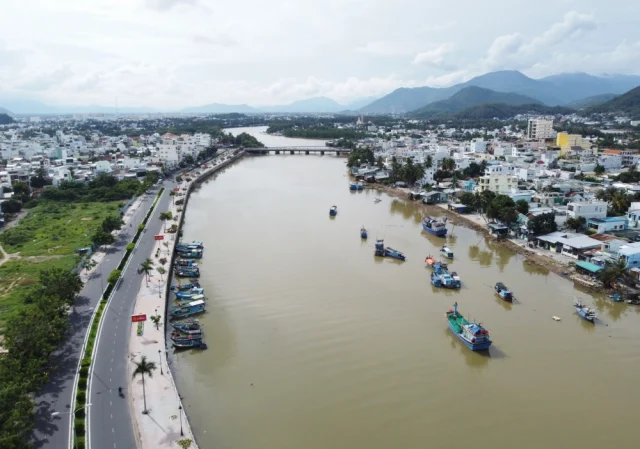 Bờ kè nam Sông Cái