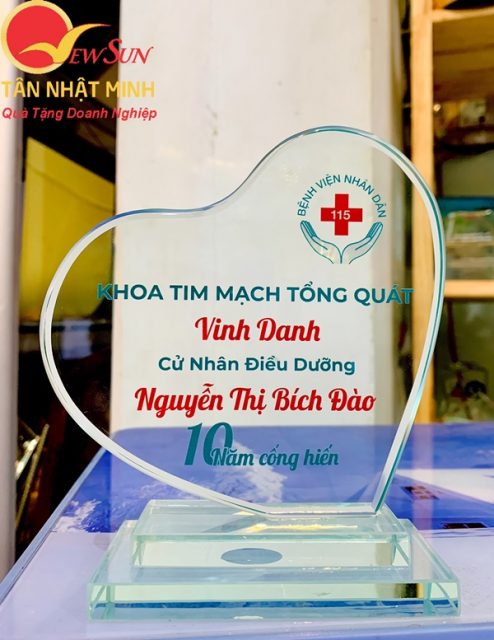 kỷ niệm chương thủy tinh giá rẻ