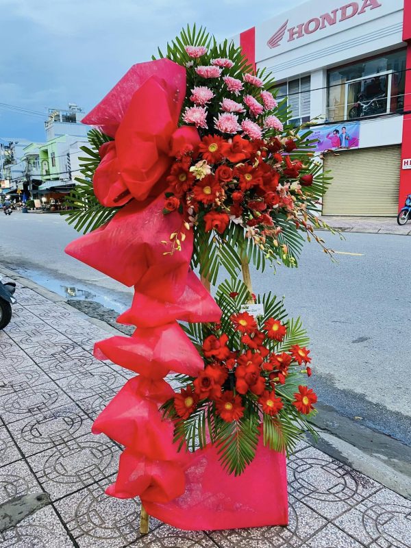 Hoa tươi không chỉ tô điểm không gian thêm tinh tế, sang trọng và trang nhã mà còn giúp tâm trạng thêm thư giãn, nhẹ nhàng, lưu giữ và gắn kết các mối quan hệ với mọi người xung quanh. Shop Hoa tươi Thoại Sơn là một trong những địa điểm cung cấp hoa tươi Thoại Sơn chất lượng, giao nhanh trong 4 giờ và giá thành cạnh tranh. Vì thế, shop Hoa tươi Thoại Sơn chắc chắn sẽ làm hài lòng tất cả quý khách hàng, mang đến bạn trọn vẹn ý nghĩa và cảm xúc trong những sự kiện quan trọng nhất. Địa chỉ: 318 Nguyễn Huệ, TT Núi Sập, Thoại Sơn, An Giang SĐT : 0383.593.492 Email: tien080497@gmail.com Giờ mở cửa: Thứ 2 - Chủ nhật: 8h30 - 17h30