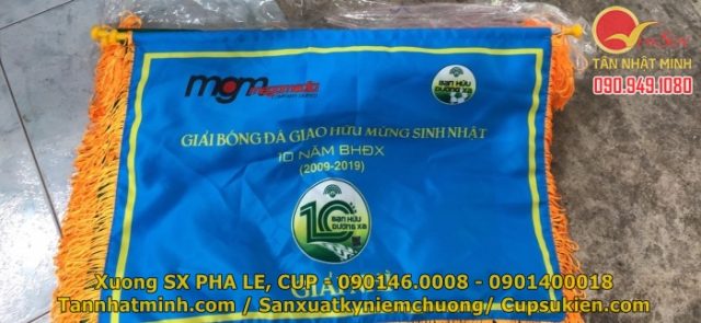 cờ lưu niệm bóng đá