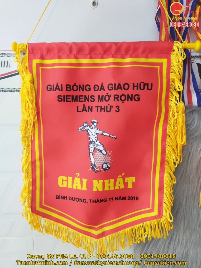 Cờ lưu niệm bóng đá