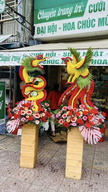 Hoa tươi Thoại Sơn 24h là địa chỉ đặt hoa uy tín hàng đầu. Chúng tôi tập trung vào mọi chi tiết để mang đến trải nghiệm hoa tươi tốt nhất cho bạn, từ các dịp đặc biệt như sinh nhật, kỉ niệm, khai trương đến những sự kiện quan trọng như đám cưới. Chúng tôi hiểu rằng hoa tươi không chỉ là vật phẩm, mà là thông điệp yêu thương và cảm xúc chân thành. Với sự đa dạng về mẫu mã và thiết kế, chúng tôi luôn tạo ra những bó hoa tươi tươi ngát, phản ánh tinh thần của từng dịp. Không chỉ dừng lại ở những dịp vui vẻ, chúng tôi còn thấu hiểu sự đau buồn và tang thương. Dịch vụ hoa viếng thể hiện lòng tri ân và sự chia sẻ đến người thân. Với đội ngũ nhiệt tình và tận tâm, chúng tôi cam kết đem đến dịch vụ hoa tươi hoàn hảo, từ tư vấn đến giao hàng. Hotline: 0383593492