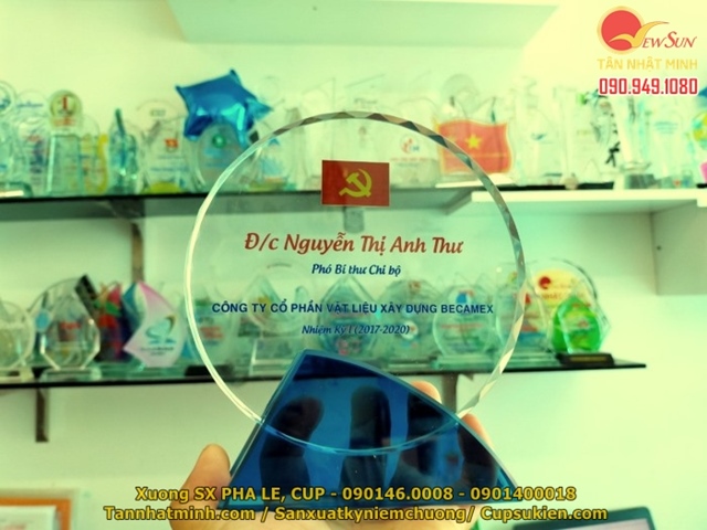 kỷ niệm chương thủy tinh