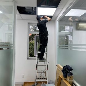 Lắp đặt Máy lạnh âm trần LG ZTNQ18GPLA0 trọn gói giá tốt cho khách hàng Quận 2