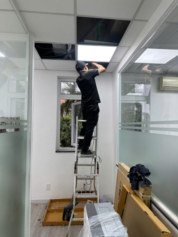 Lắp đặt Máy lạnh âm trần LG ZTNQ18GPLA0 trọn gói giá tốt cho khách hàng Quận 2