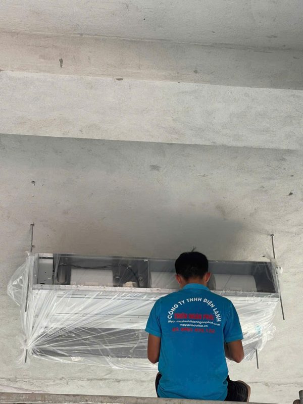 Máy lạnh giấu trần nối ống gió Aqua 1U71S1PJ2SA/AD71S2SS1FA Inverter 