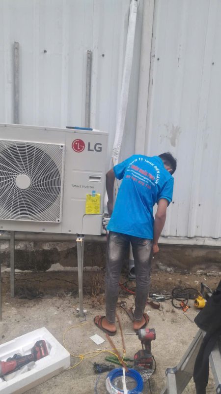 Lắp Máy Lạnh Tủ Đứng LG Cho Văn Phòng Tại LONG AN 